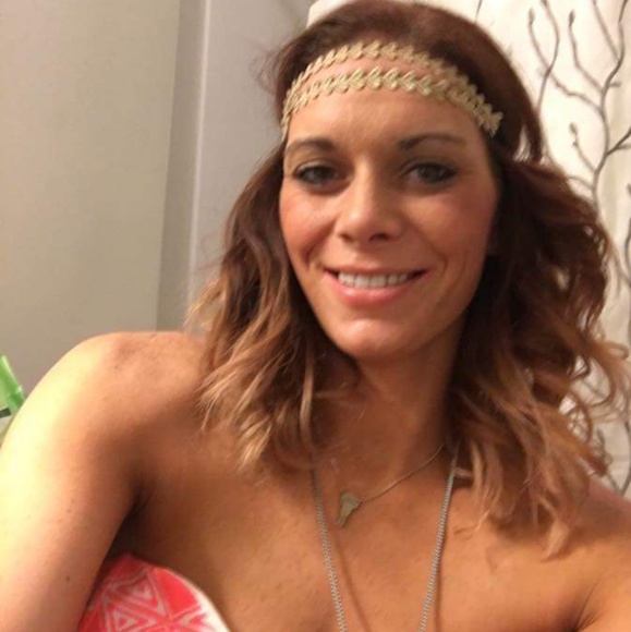 Meet your Posher, Crystal - Picture 3 of 3